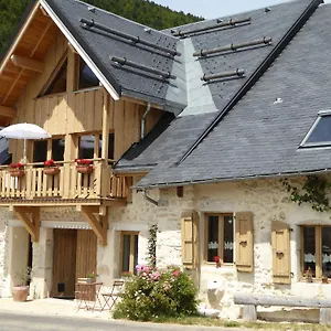 https://ferme-de-la-grande-moucherolle.hotels-rhonealpes.com