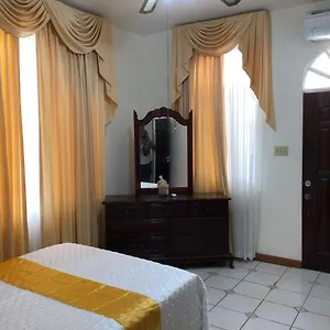 https://goldenview-guesthouse-ocho-rios.greaterantilleshotels.net